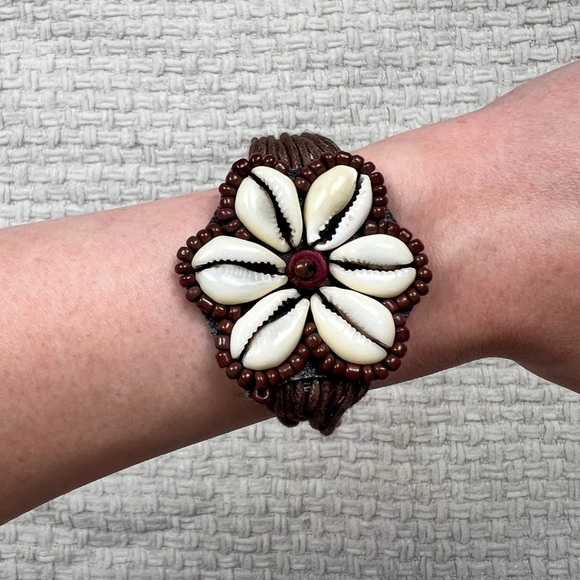 Y2K Cowrie Shell Floral Beachy Bracelet - Picture 8 of 8